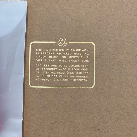 Beautiful Coach boxed Wristlet - Picture 7 of 11